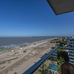 Luxurious Beachfront 3Br, Pool & Ocean Views