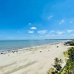 Luxurious Beachfront 3Br, Pool & Ocean Views