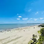 Luxurious Beachfront 3Br, Pool & Ocean Views
