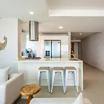 Luxurious Beachfront 3Br, Pool & Ocean Views