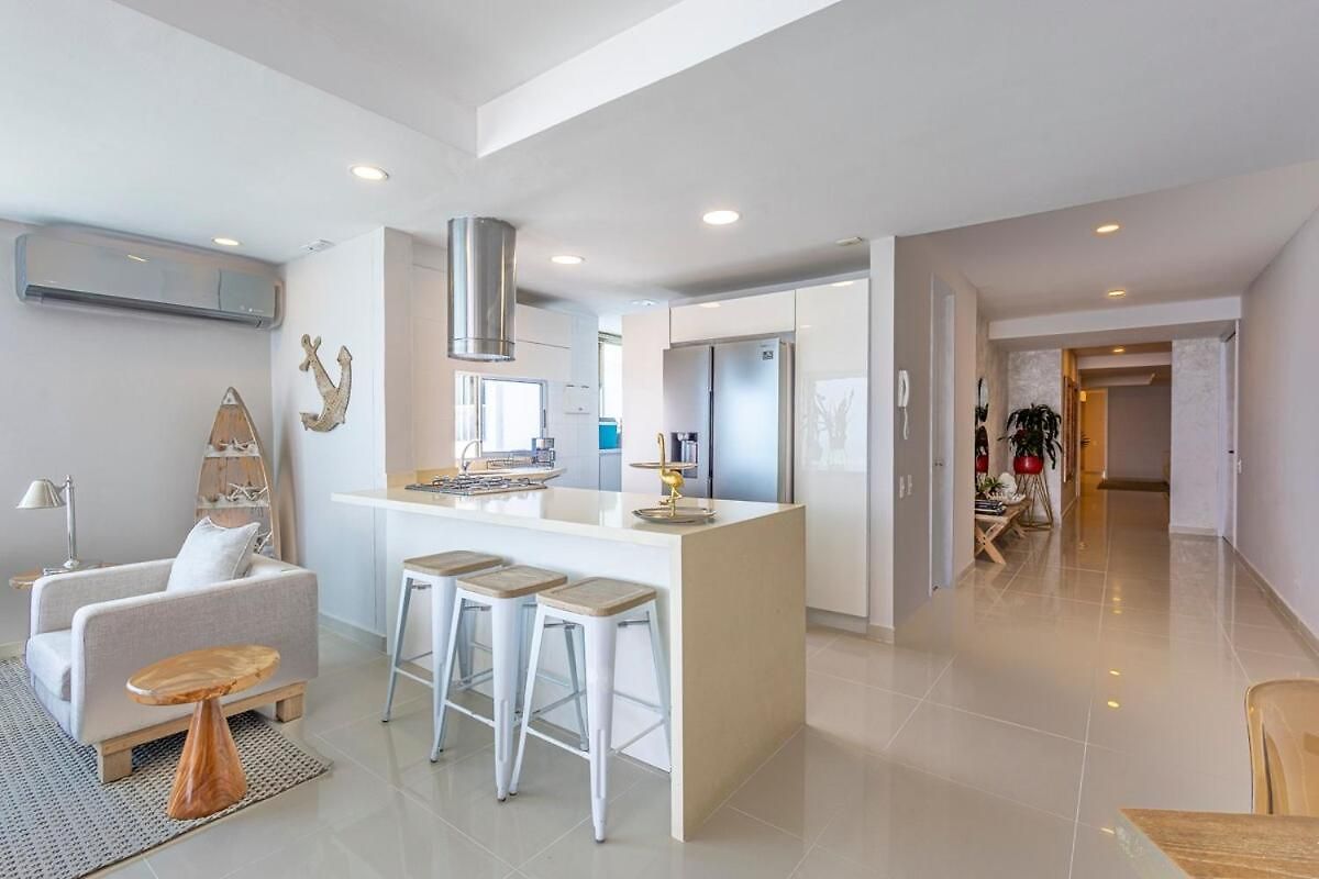 Luxurious Beachfront 3br, Pool & Ocean Views Apartamento