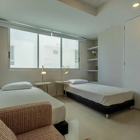 Apartment Luxurious Beachfront 3br, Pool & Ocean Views
