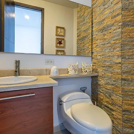 Luxurious Beachfront 3br, Pool & Ocean Views Cartagena