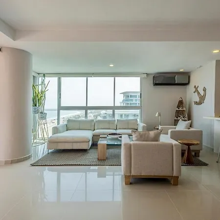 Luxurious Beachfront 3br, Pool & Ocean Views Apartment *