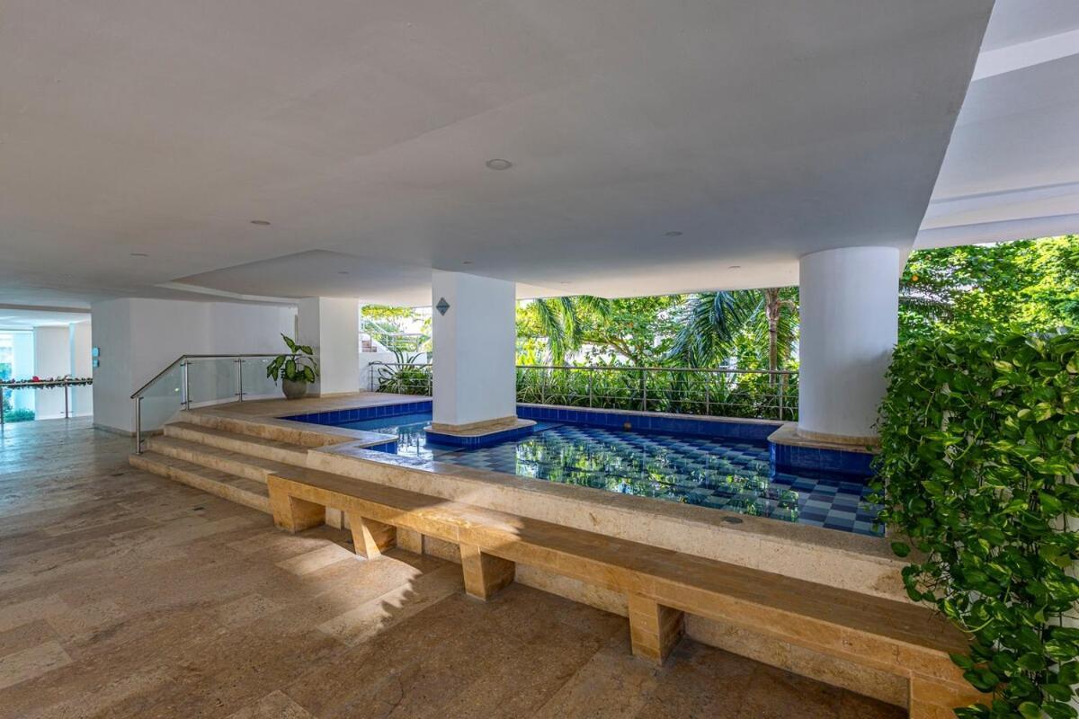 Luxurious Beachfront 3br, Pool & Ocean Views