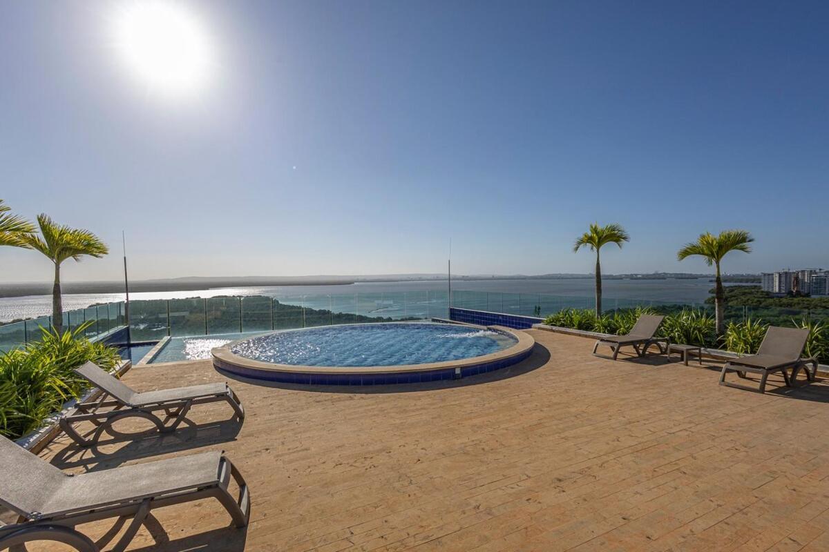 Luxurious Beachfront 3br, Pool & Ocean Views