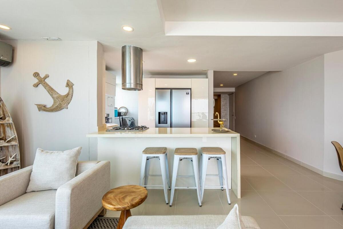 Luxurious Beachfront 3br, Pool & Ocean Views *