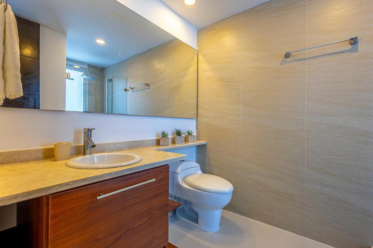 Luxurious Beachfront 3br, Pool & Ocean Views * Cartagena