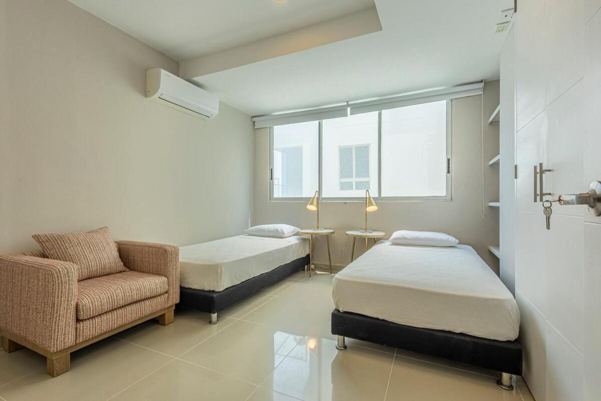 Luxurious Beachfront 3br, Pool & Ocean Views Cartagena