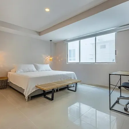 Luxurious Beachfront 3br, Pool & Ocean Views