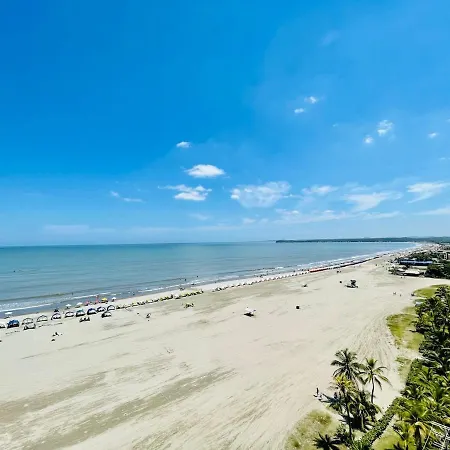 Luxurious Beachfront 3br, Pool & Ocean Views Apartamento