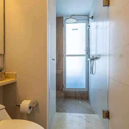Luxurious Beachfront 3br, Pool & Ocean Views Apartamento *