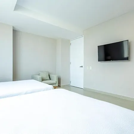 Luxurious Beachfront 3br, Pool & Ocean Views Apartamento *